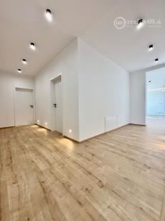 REZERVOVANÉ - HANISKA - KVALITNÁ NOVOSTAVBA 4 IZBOVÉHO RD, GARÁŽOVÉ STÁTIE, TERASA.