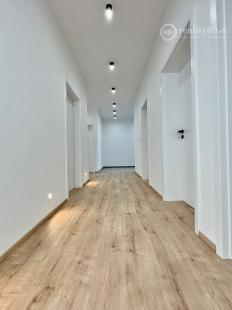REZERVOVANÉ - HANISKA - KVALITNÁ NOVOSTAVBA 4 IZBOVÉHO RD, GARÁŽOVÉ STÁTIE, TERASA.