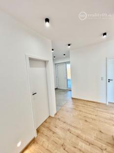 REZERVOVANÉ - HANISKA - KVALITNÁ NOVOSTAVBA 4 IZBOVÉHO RD, GARÁŽOVÉ STÁTIE, TERASA.