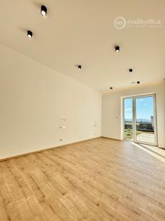 REZERVOVANÉ - HANISKA - KVALITNÁ NOVOSTAVBA 4 IZBOVÉHO RD, GARÁŽOVÉ STÁTIE, TERASA.