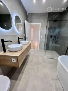 REZERVOVANÉ - HANISKA - KVALITNÁ NOVOSTAVBA 4 IZBOVÉHO RD, GARÁŽOVÉ STÁTIE, TERASA.