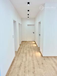 REZERVOVANÉ - HANISKA - KVALITNÁ NOVOSTAVBA 4 IZBOVÉHO RD, GARÁŽOVÉ STÁTIE, TERASA.