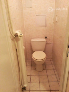 JUH - RIZNEROVA 2 IZBOVÝ TEHLOVÝ BYT 54 M 2 S VLASTNÝM KÚRENÍM.