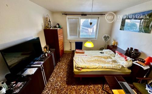 NOVÁ CENA! KOŠICE - KRÁSNA - VÝBORNÁ LOKALITA - DVOJGENERAČNÝ RD + GAZDOVSKÝ RD, POZEMOK 1.005 M2.