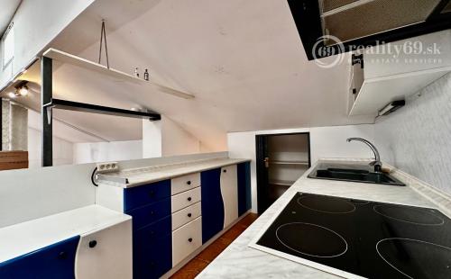 NOVÁ CENA! KOŠICE - KRÁSNA - VÝBORNÁ LOKALITA - DVOJGENERAČNÝ RD + GAZDOVSKÝ RD, POZEMOK 1.005 M2.