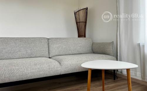 SEVER - ALBELLI - NOVOSTAVBA 2 IZBOVÝ KOMPLETNE ZARIADENÝ TEHLOVÝ BYT.