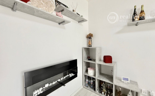 JUH PRI AUPARKU - JANTÁROVÁ -  3 IZBOVÝ BYT PO REKONŠTRUKCII 65 M2 S LODŽIOU.