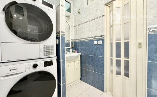 JUH PRI AUPARKU - JANTÁROVÁ -  3 IZBOVÝ BYT PO REKONŠTRUKCII 65 M2 S LODŽIOU.