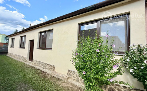 BUKOVEC - 4 IZBOVÝ RD V DOBROM STAVE POZEMOK 1.104 M2