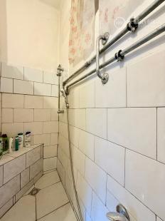 BUKOVEC - 4 IZBOVÝ RD V DOBROM STAVE POZEMOK 1.104 M2