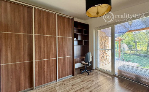 ČIŽATICE - 4 IZBOVÝ RD, TERASA, PEKNÝ POZEMOK 600 M2.