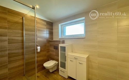 ČIŽATICE - 4 IZBOVÝ RD, TERASA, PEKNÝ POZEMOK 600 M2.