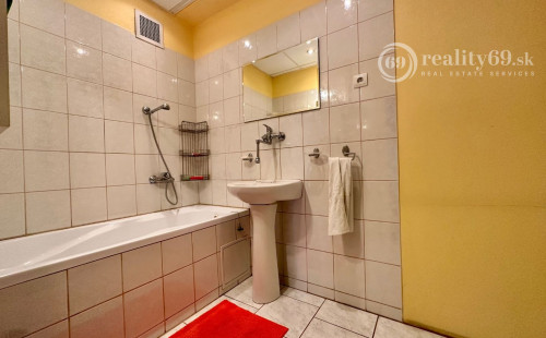 SEVER - ČERMEĽ - DOBŠINSKÉHO 5 IZBOVÝ POSCHODOVÝ RODINNÝ DOM NA VÝBORNOM MIESTE.