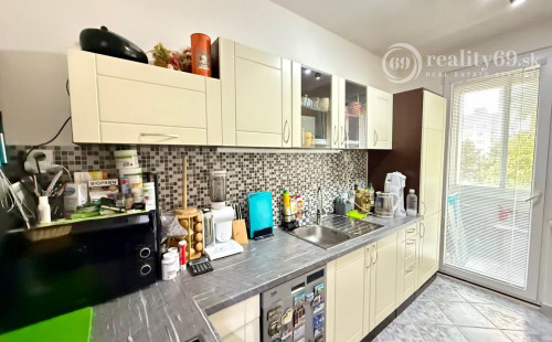  KVP - BAUEROVA 2 IZBOVÝ BYT 51 M2,MUROVANÉ JADRO, PLASTOVÉ OKNÁ, LODŽIA.