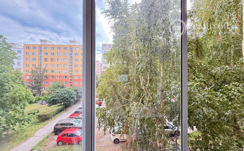  KVP - BAUEROVA 2 IZBOVÝ BYT 51 M2,MUROVANÉ JADRO, PLASTOVÉ OKNÁ, LODŽIA.