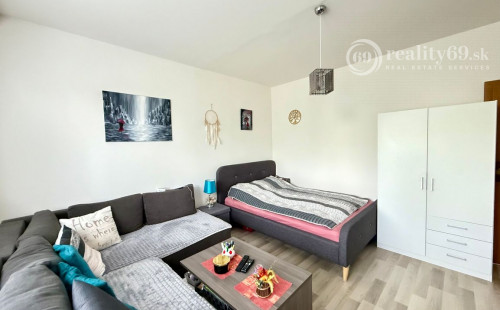  KVP - BAUEROVA 2 IZBOVÝ BYT 51 M2,MUROVANÉ JADRO, PLASTOVÉ OKNÁ, LODŽIA.