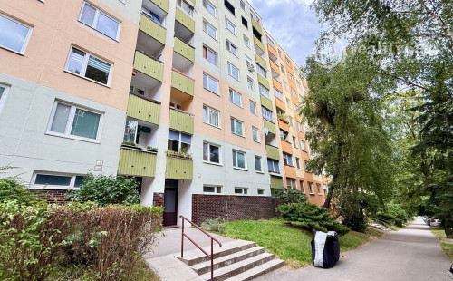  KVP - BAUEROVA 2 IZBOVÝ BYT 51 M2,MUROVANÉ JADRO, PLASTOVÉ OKNÁ, LODŽIA.