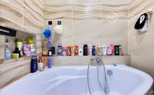 REZERVOVANÉ - KVP - BAUEROVA 2 IZBOVÝ BYT 51 M2, MUROVANÉ JADRO, PLASTOVÉ OKNÁ, LODŽIA.