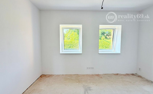 JANOVÍK NOVOSTAVBA 3 IZBOVÝ RD, TERASA, PIVNICA