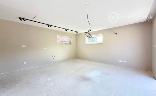 JANOVÍK NOVOSTAVBA 3 IZBOVÝ RD, TERASA, PIVNICA