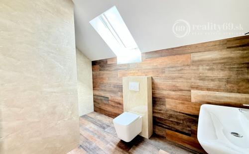 JANOVÍK NOVOSTAVBA 3 IZBOVÝ RD, TERASA, PIVNICA