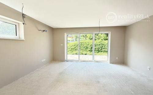 JANOVÍK NOVOSTAVBA 3 IZBOVÝ RD, TERASA, PIVNICA