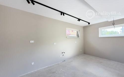 JANOVÍK NOVOSTAVBA 3 IZBOVÝ RD, TERASA, PIVNICA