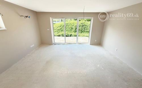 JANOVÍK NOVOSTAVBA 3 IZBOVÝ RD, TERASA, PIVNICA