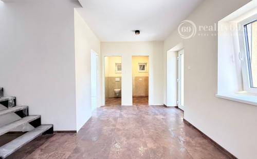 JANOVÍK NOVOSTAVBA 3 IZBOVÝ RD, TERASA, PIVNICA