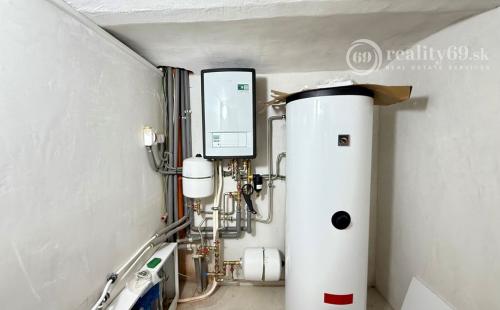 JANOVÍK NOVOSTAVBA 3 IZBOVÝ RD, TERASA, PIVNICA