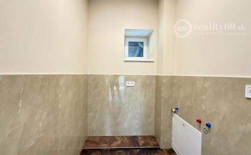 JANOVÍK NOVOSTAVBA 3 IZBOVÝ RD, TERASA, PIVNICA