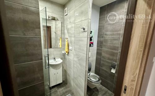 FURČA - KPT. JAROŠA PEKNÝ 2 IZBOVÝ BYT 58 M2, LODŽIA, PO REKONŠTRUKCII ZARIADENÝ.