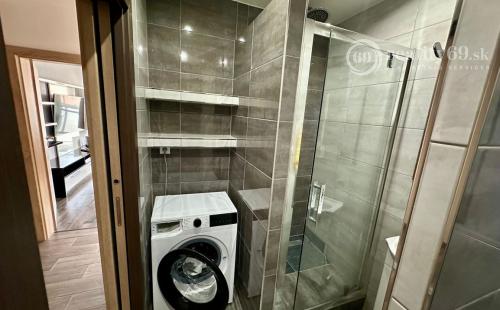 FURČA - KPT. JAROŠA PEKNÝ 2 IZBOVÝ BYT 58 M2, LODŽIA, PO REKONŠTRUKCII ZARIADENÝ.