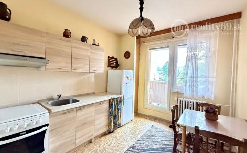 LEVOČA - 2 IZBOVÝ BYT, 54 M2, VÝBORNÝ PÔVODNÝ STAV.