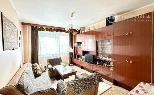 LEVOČA - 2 IZBOVÝ BYT, 54 M2, VÝBORNÝ PÔVODNÝ STAV.