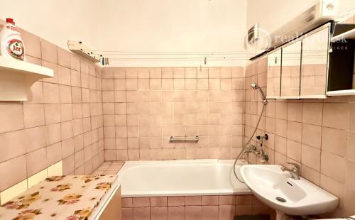 LEVOČA - 2 IZBOVÝ BYT, 54 M2, VÝBORNÝ PÔVODNÝ STAV.