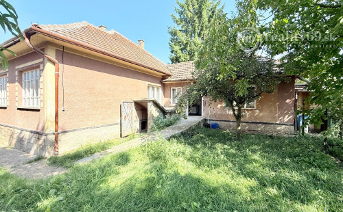 MAĎARSKO - SZALONNA 4 IZBOVÝ RODINNÝ DOM NA KĽUDNOM MIESTE