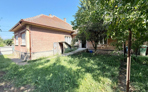 MAĎARSKO - SZALONNA 4 IZBOVÝ RODINNÝ DOM NA KĽUDNOM MIESTE