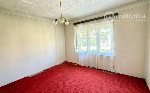 MAĎARSKO - SZALONNA 4 IZBOVÝ RODINNÝ DOM NA KĽUDNOM MIESTE