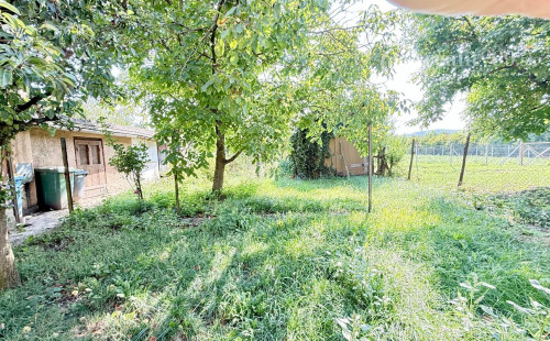 MAĎARSKO - SZALONNA 4 IZBOVÝ RODINNÝ DOM NA KĽUDNOM MIESTE