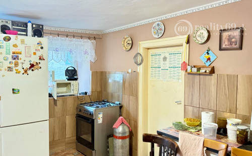 MAĎARSKO - GONC 2 IZBOVÝ RD S POZEMKOM 700 M2 