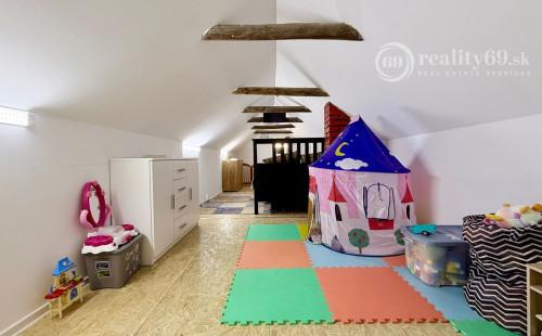 MAĎARSKO - MÉRA PEKNÝ GAZDOVSKÝ RD PO REKONŠTRUKCII.