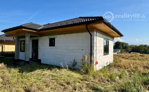 BENIAKOVCE - 4 IZBOVÝ PEKNÝ RD 107 M2 S TERASOU, HRUBÁ STAVBA.