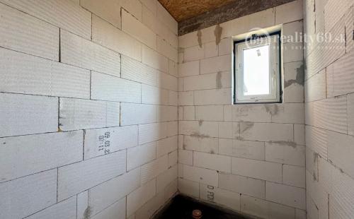 BENIAKOVCE - 4 IZBOVÝ PEKNÝ RD 107 M2 S TERASOU, HRUBÁ STAVBA.