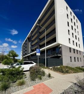 Bývanie snov na výbornej adrese Popradská  3-izbový byt s loggiou, garážové miesto, pivnica.