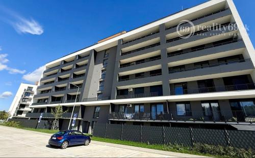 Bývanie snov na výbornej adrese Popradská  3-izbový byt s loggiou, garážové miesto, pivnica.