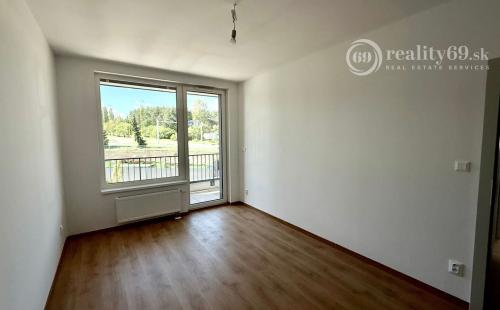 Bývanie snov na výbornej adrese Popradská  3-izbový byt s loggiou, garážové miesto, pivnica.