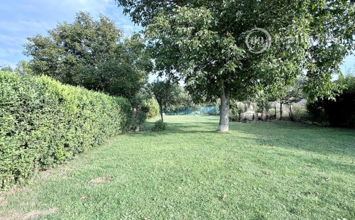 MAĎARSKO - TORNYOSNÉMETI STAVEBNÝ POZEMOK 600 M2 VŠETKY IS V DOSAHU.