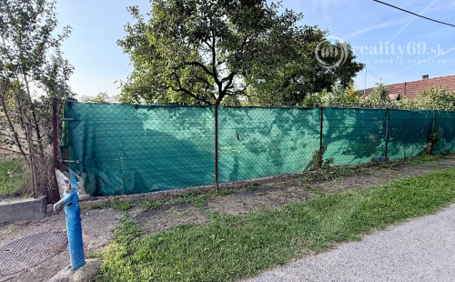 MAĎARSKO - TORNYOSNÉMETI STAVEBNÝ POZEMOK 600 M2 VŠETKY IS V DOSAHU.