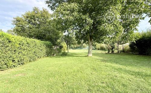 MAĎARSKO - TORNYOSNÉMETI STAVEBNÝ POZEMOK 600 M2 VŠETKY IS V DOSAHU.